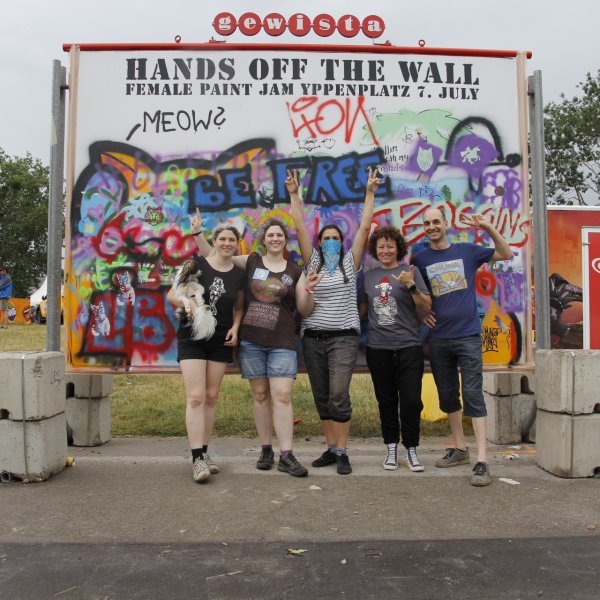 Hands Off The Wall Crew. Nadine Taschler, Monin the dog, Chinagirl Tile, Taina, Carmen Matter, Peter Taschler